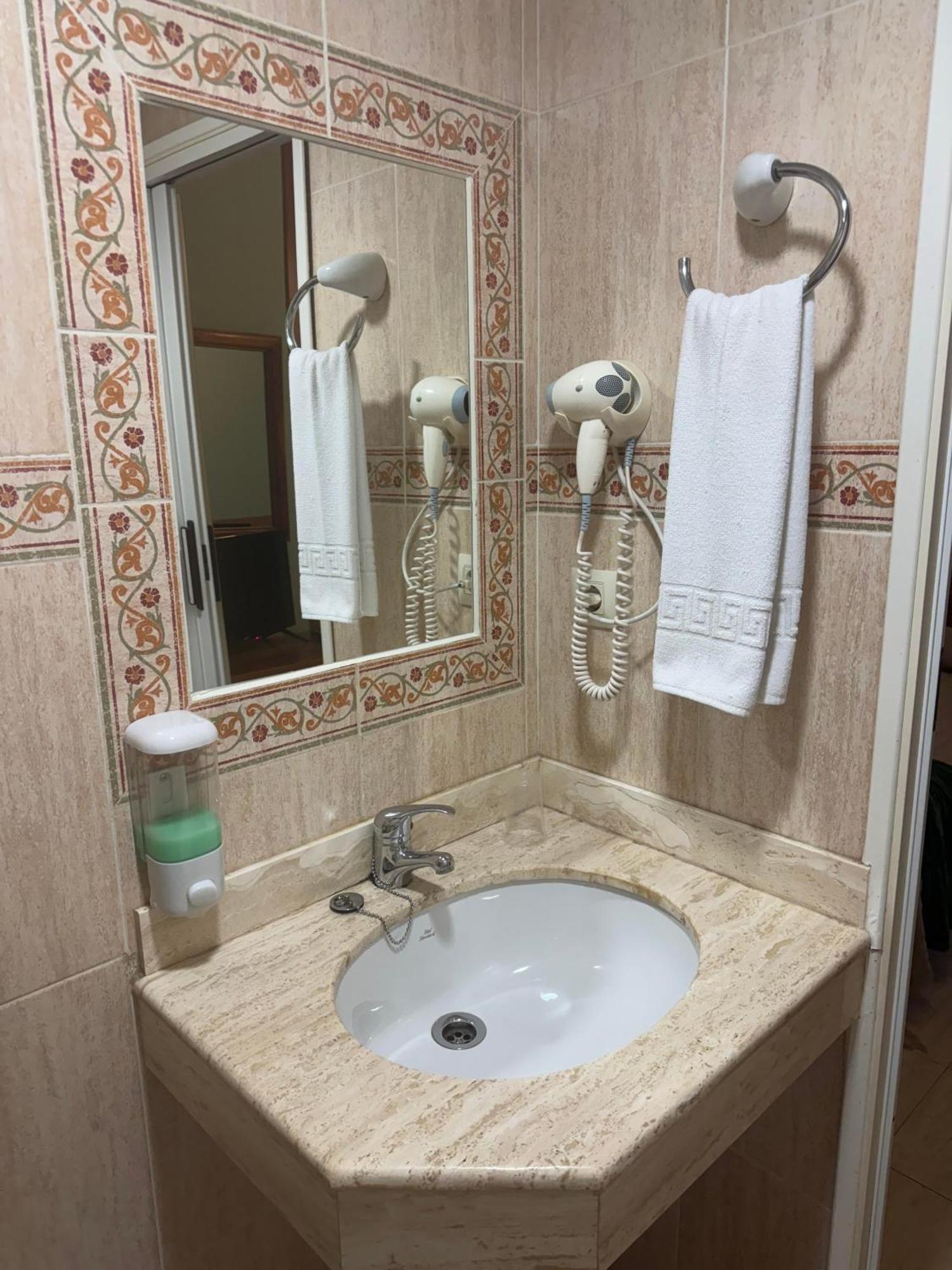 Hostal Joaquin Las Ventas con Peña Aguilera Kültér fotó
